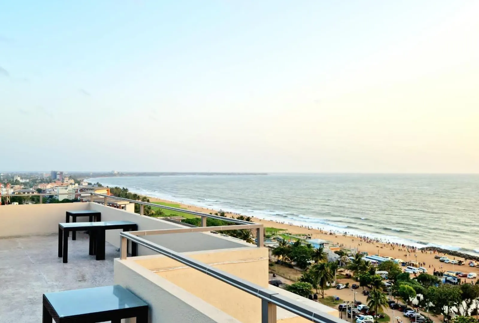 Ocean Breeze Residence Negombo